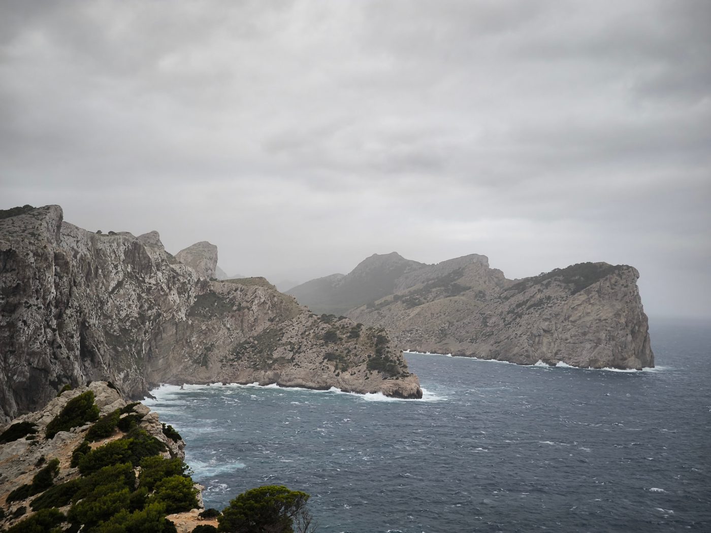 Formentor sziklái viharos időben