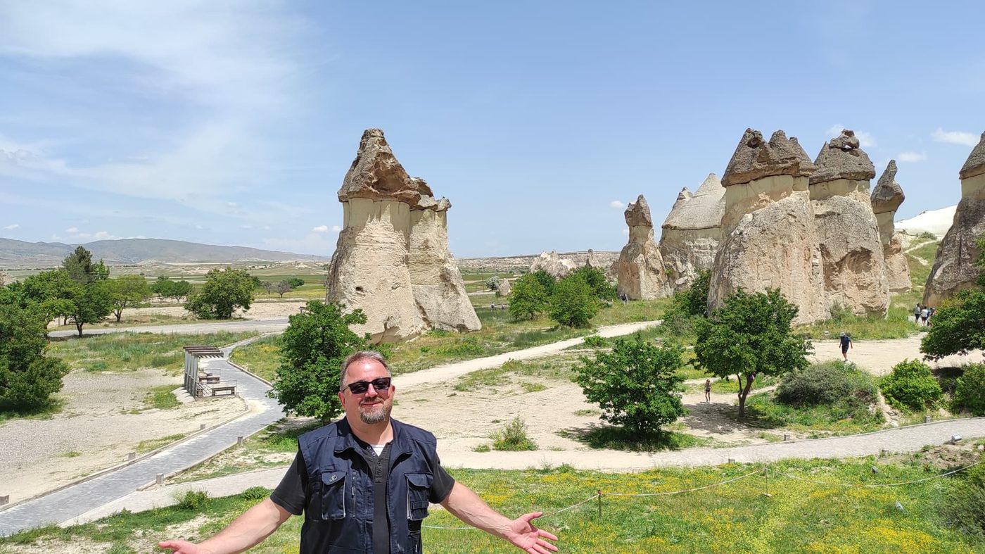 Túravezető a Paşabağ tündérkéményei előtt